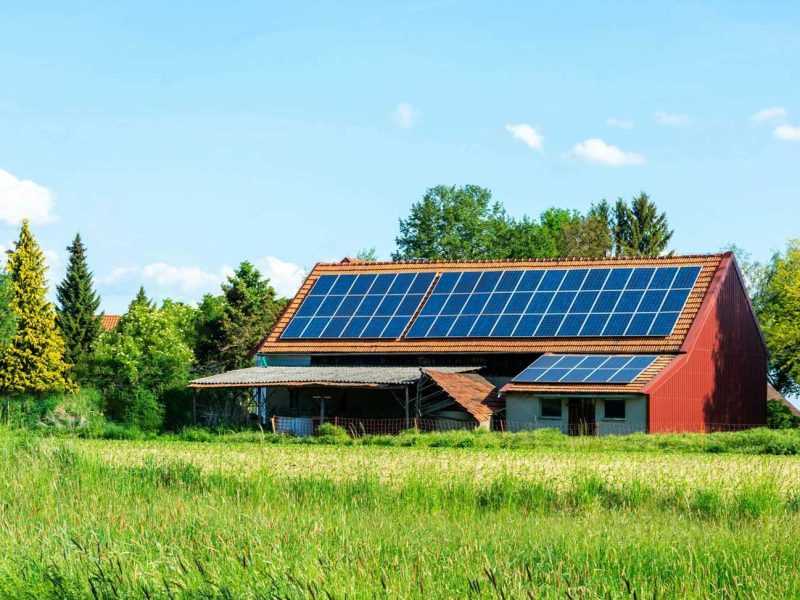 Casa con placas solares